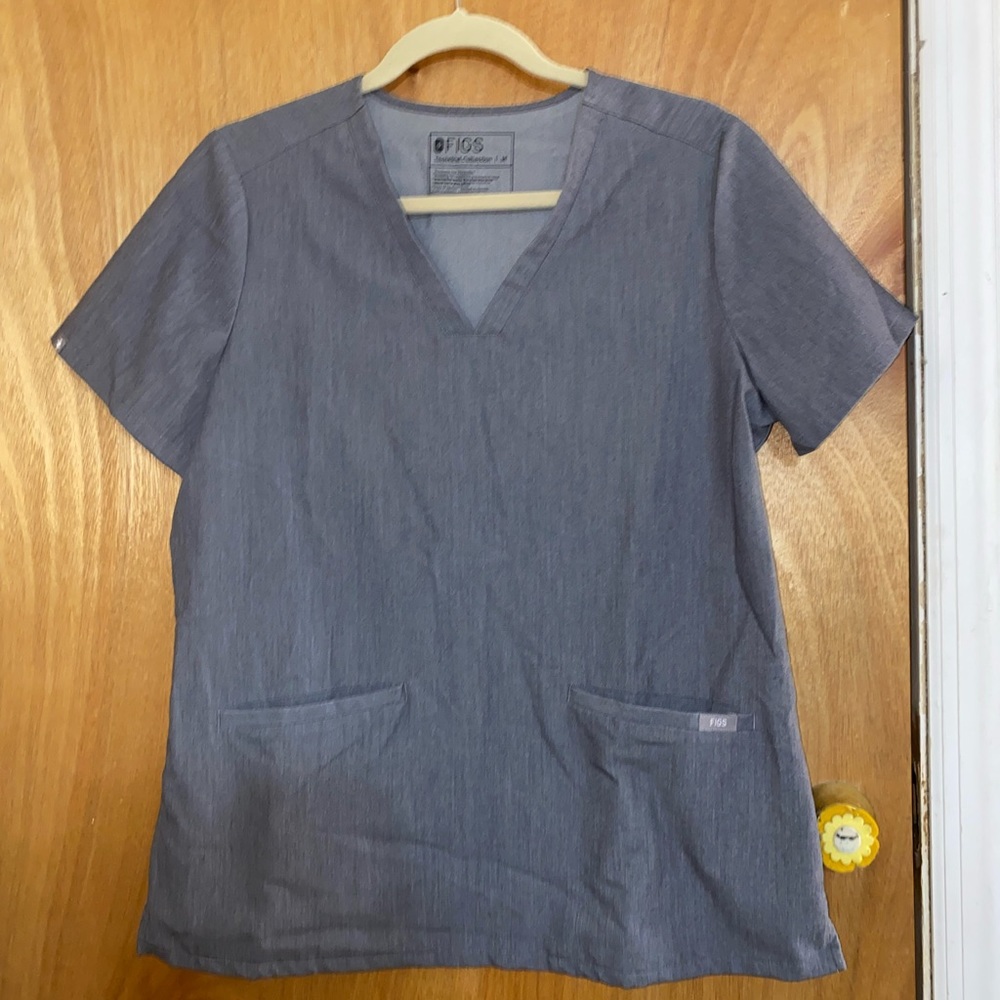 FIGS Women’s Casma Scrub Top - Heather Grey Size Medium